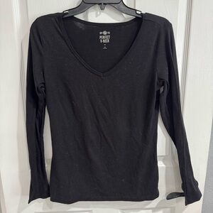 SO Perfect V-Neck Long Sleeve Tee – Black – Medium‎